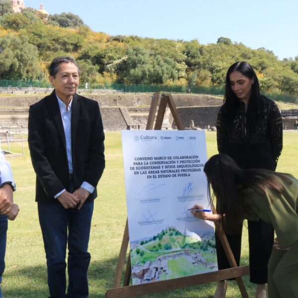 Puebla y el INAH firman un convenio histórico para proteger zonas arqueológicas y ecosistemas dentro de áreas naturales protegidas.