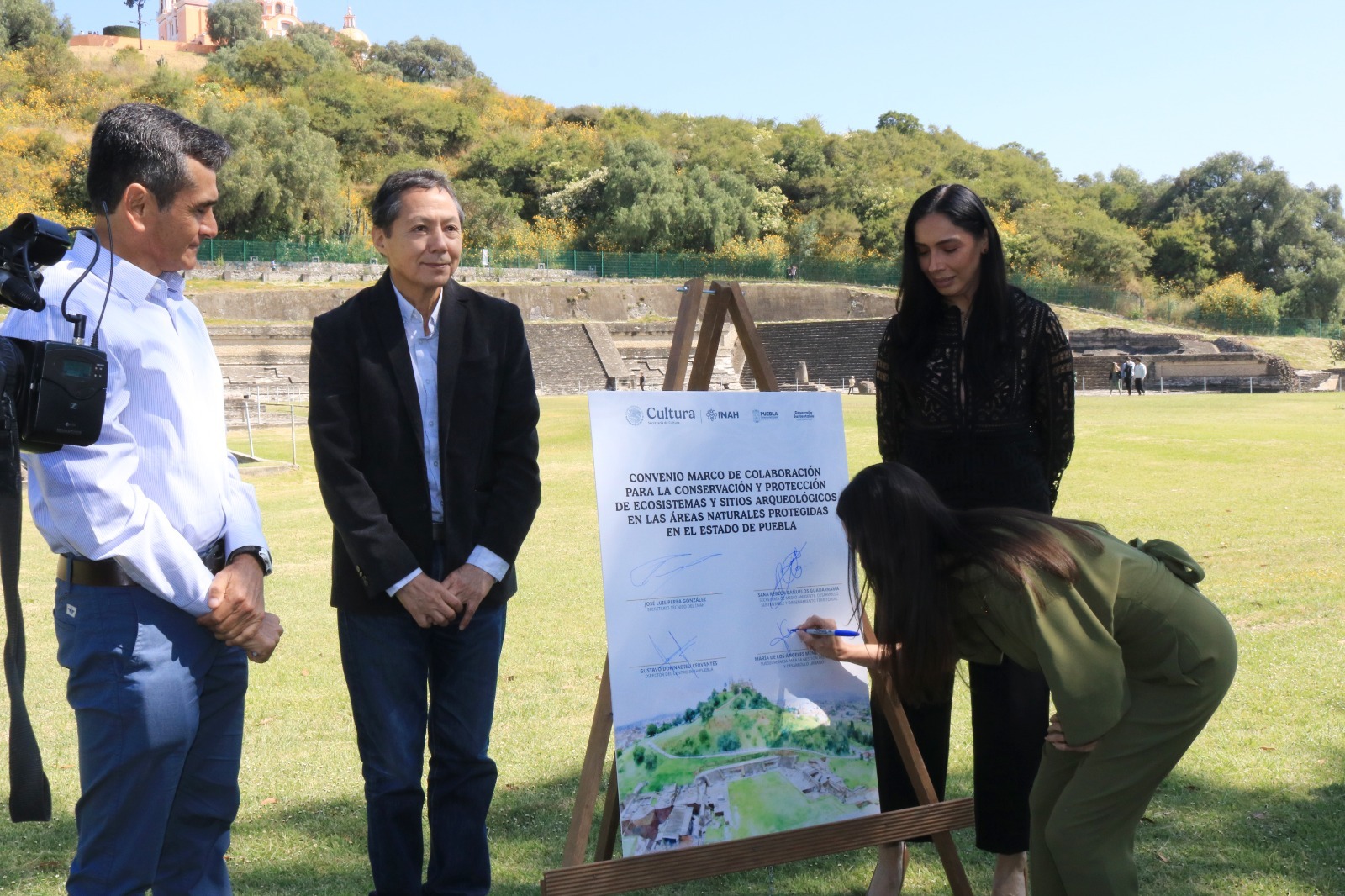 Puebla y el INAH firman un convenio histórico para proteger zonas arqueológicas y ecosistemas dentro de áreas naturales protegidas.