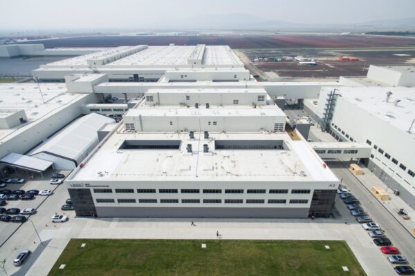 Audi México suspendió temporalmente operaciones en su planta de San José Chiapa, Puebla, ante los bloqueos en autopistas y vías férreas que interrumpieron el suministro de piezas. FOTO: Mexico Indusrty.