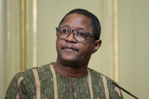 El ministro de Asuntos Exteriores, Karamoko Jean-Marie Traoré, calificó como "indecente" la petición de Estados Unidos a Burkina Faso.