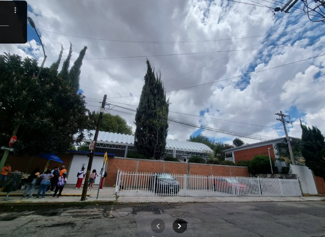 Un juez federal ordenó al Centro de Atención Múltiple Jean Piaget reincorporar a seis niños sordos al turno matutino y garantizar su enseñanza en Lengua de Señas Mexicana. FOTO: Google Maps.