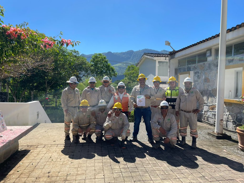 La CFE informó que restableció al 100% el suministro eléctrico en el oriente del país tras las intensas lluvias, aunque las afectaciones económicas y de salud persisten en municipios de Veracruz. FOTO: CFE.