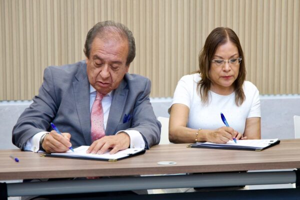 El Congreso del Estado de Puebla y la Sociedad Española de Beneficencia firmaron un convenio de colaboración para fortalecer las acciones conjuntas en materia de salud, bienestar y responsabilidad social FOTO: Congreso de Puebla.