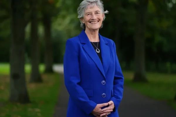 Victoria histórica para la izquierda en Irlanda, Catherine Connoly será la presidenta luego de 14 años del mandato de Higgins.