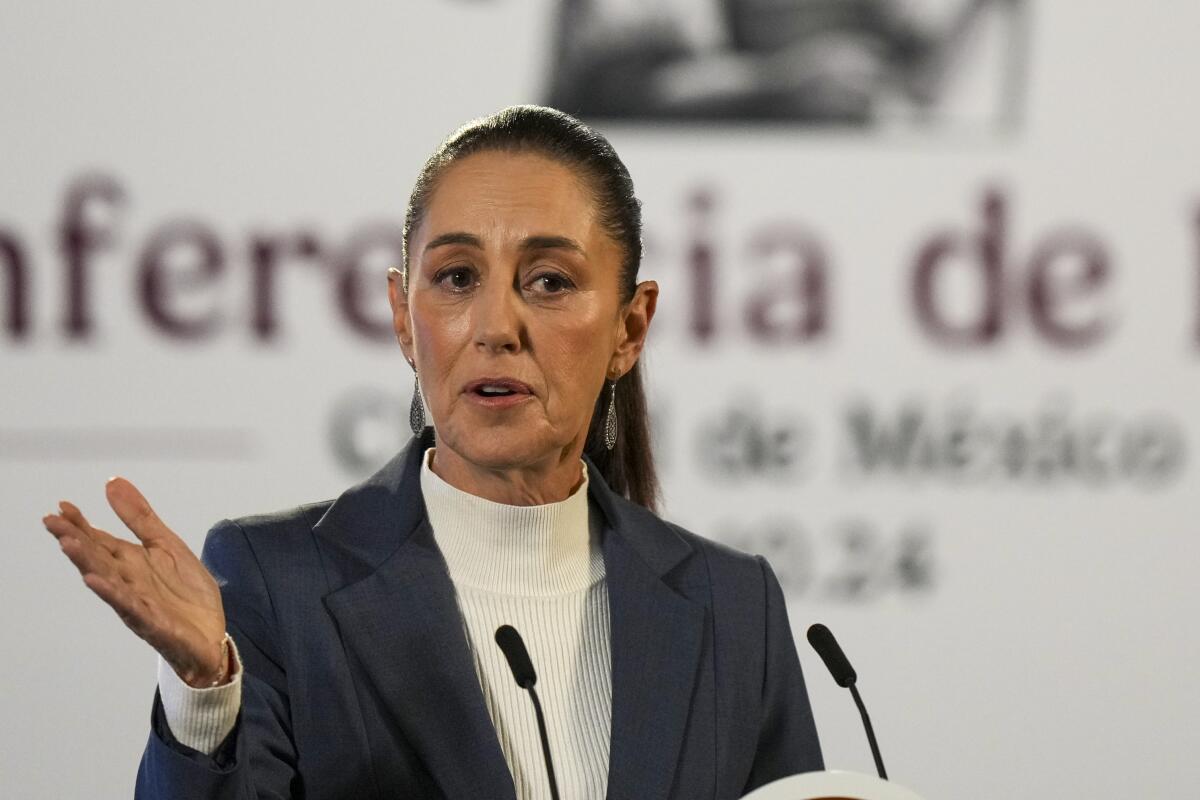 “Patria, familia y libertad”, pero al estilo Mussolini. Sheinbaum se lanzó contra el nuevo lema del PAN y dijo que su proyecto “está moralmente derrotado”. FOTO: LA Times.