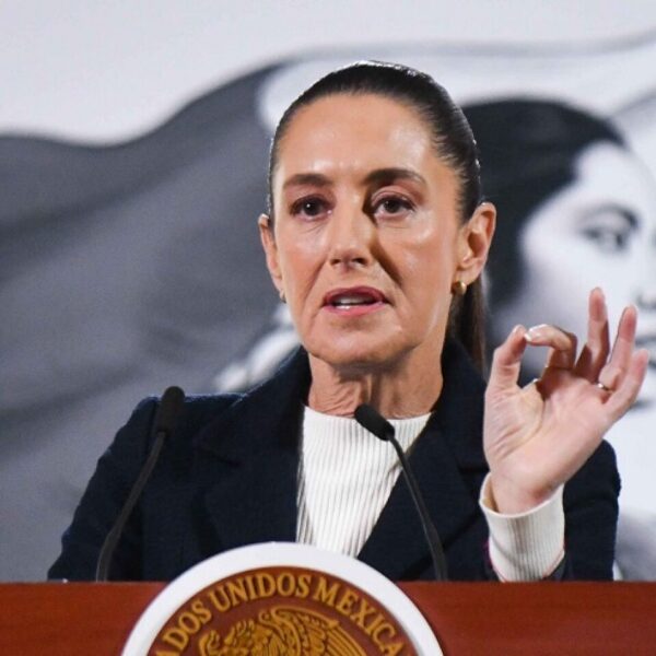 Sheinbaum responde al veto de EU a vuelos desde el AIFA: instruye reunión con autoridades estadounidenses y asegura que México “no es piñata de nadie”. FOTO: Eje Central.