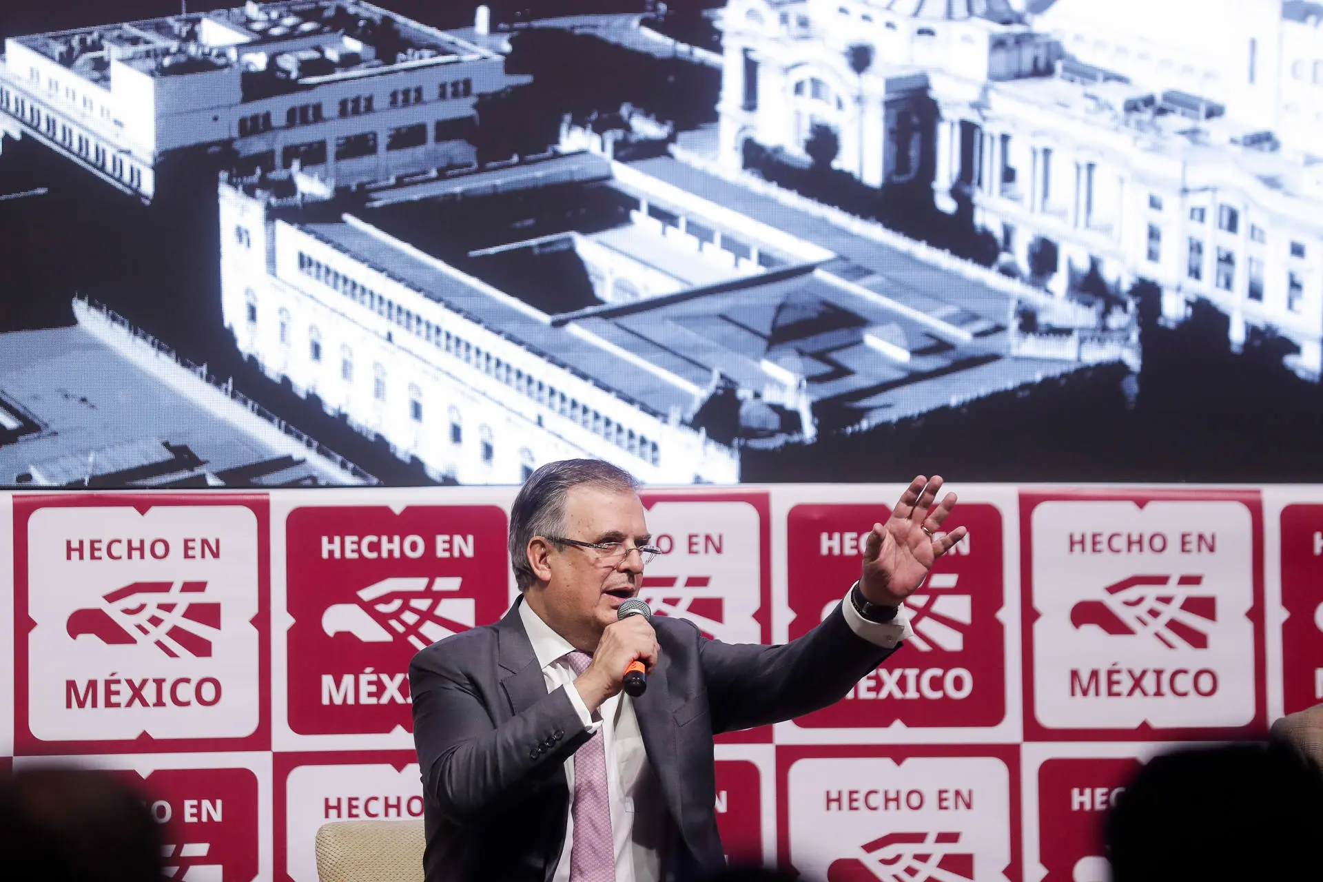 El secretario de Economía, Marcelo Ebrard, informó que el gobierno federal aguardará la publicación oficial de los aranceles anunciados por Estados Unidos