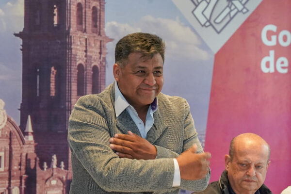 El alcalde Vicente Sánchez Méndez enfrenta denuncias por agredir a sus compañeras.