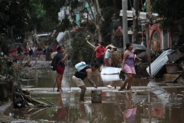 Protección Civil informó que las lluvias de los últimos días dejaron un saldo de 64 personas fallecidas y 65 no localizadas en cinco estados del país, siendo Veracruz, Hidalgo y Puebla las entidades más afectadas. Foto: Alfredo Castillo.