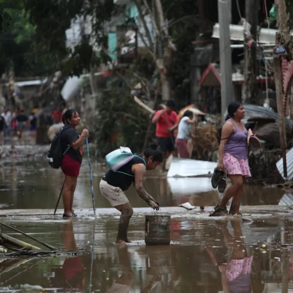 Protección Civil informó que las lluvias de los últimos días dejaron un saldo de 64 personas fallecidas y 65 no localizadas en cinco estados del país, siendo Veracruz, Hidalgo y Puebla las entidades más afectadas. Foto: Alfredo Castillo.