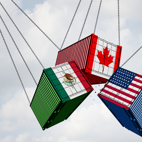 Donald Trump reavivó las tensiones comerciales con Canadá al amenazar con romper las negociaciones bilaterales y poner en duda el futuro del T-MEC. IMAGEN: Ey México.