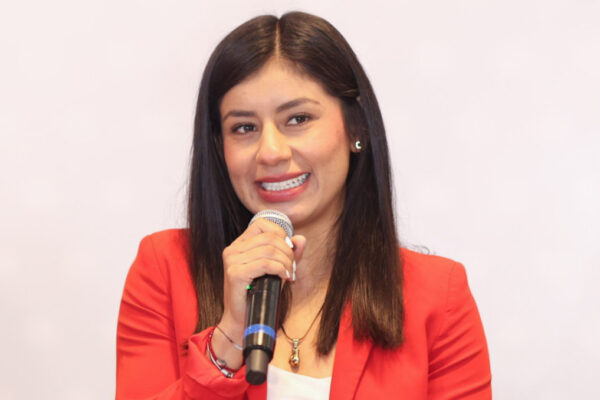 La boxeadora poblana Gabriela “La Bonita” Sánchez se aparta momentáneamente de su cargo en el gabinete estatal para enfocarse en su preparación rumbo a su defensa del título WBC. Foto: Milenio.