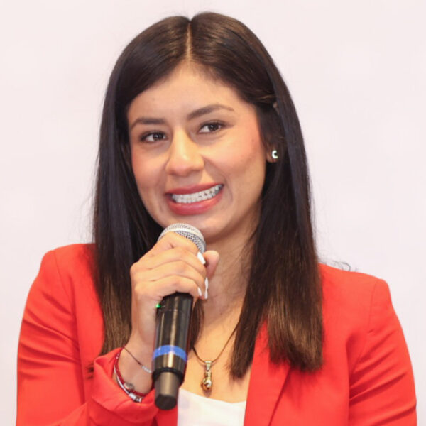 La boxeadora poblana Gabriela “La Bonita” Sánchez se aparta momentáneamente de su cargo en el gabinete estatal para enfocarse en su preparación rumbo a su defensa del título WBC. Foto: Milenio.