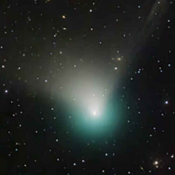 El cometa interestelar 3I/ATLAS sorprendió a la comunidad científica al resistir una potente tormenta solar sin mostrar daños ni alteraciones en su trayectoria. Foto: NASA.
