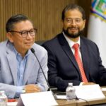 José Luis Figueroa se une a la recolección de firmas en Totimehuacán. Con el apoyo de líderes comunitarios, buscan alcanzar las 70 mil rúbricas necesarias para obtener el estatus de municipio. Foto: Congreso de Puebla.