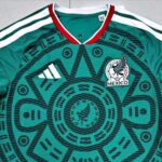 El Tri revive su espíritu del 98, pero con precio de 2026; filtran el posible costo del nuevo jersey de la Selección Mexicana y los fans ya hacen cuentas para romper el cochinito. IMAGEN: Noticieristas.