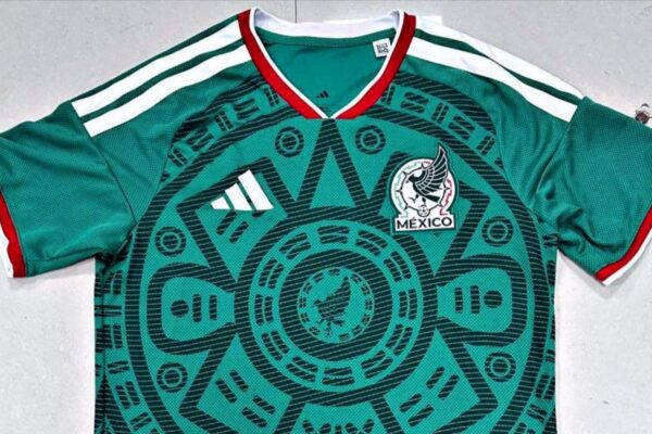 El Tri revive su espíritu del 98, pero con precio de 2026; filtran el posible costo del nuevo jersey de la Selección Mexicana y los fans ya hacen cuentas para romper el cochinito. IMAGEN: Noticieristas.