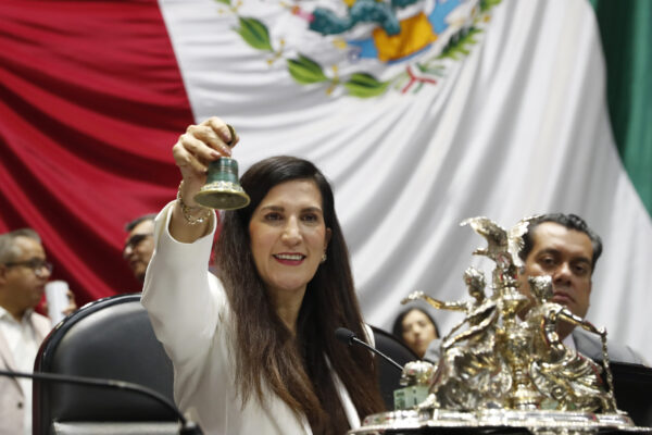 La presidenta de la Cámara de Diputados, Kenia López Rabadán, llamó a todos los legisladores a presentarse de forma presencial en las sesiones de esta semana. FOTO: Revista Cámara.