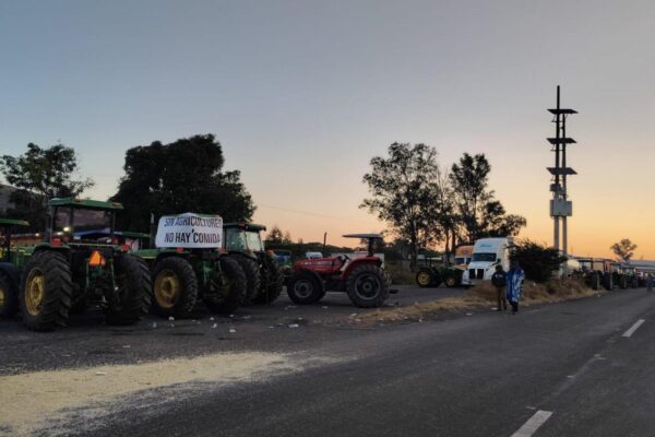 Gobierno federal y productores del Bajío alcanzaron un acuerdo: recibirán 950 pesos por tonelada de maíz a cambio de liberar las carreteras bloqueadas. FOTO: N+.