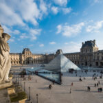 Robo exprés y certero en el famoso museo 'Louvre' en Francia; con una operación de siete minutos de severos despojos en joyería histórica. Foto: Le Louvre.