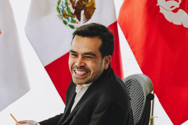 El coordinador nacional de Movimiento Ciudadano, Jorge Álvarez Máynez, reaccionó al anuncio del PAN sobre el fin de sus alianzas, asegurando que las coaliciones “nunca fueron el camino correcto” y reafirmando la apuesta de MC por una política independiente y ciudadana. Foto: X @AlvarezMaynez.