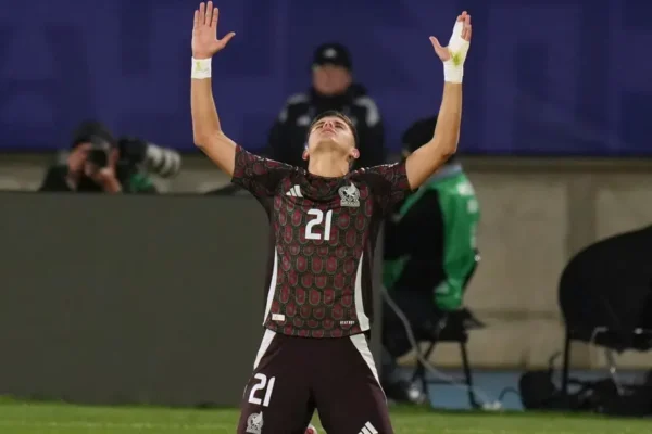 México superó con creces al anfitrión, Chile, en el duelo de los octavos de final del Mundial Sub20, con goles de Tahiel Jiménez, Iker Fimbres y Hugo Camberos (2). Foto: AP.