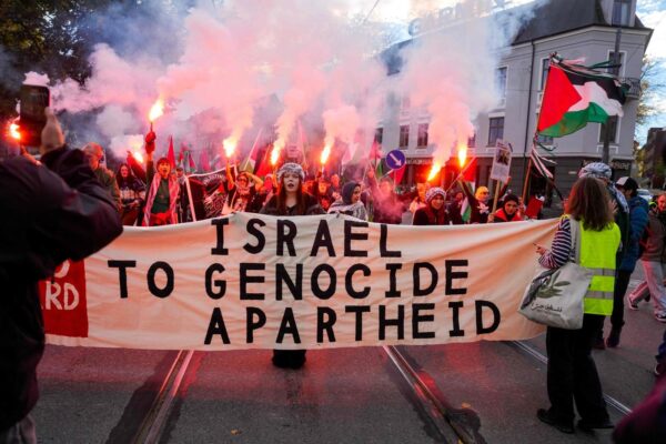 En Oslo, Noruega goleó 5-0 a Israel en el camino al Mundial 2026, mientras protestas masivas a favor de Palestina marcaron la previa y el desarrollo del partido.