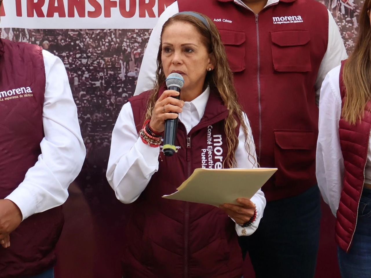 La dirigente estatal de Morena, Olga Romero. prevé sanciones para alcaldes del partido que lucren con el desastre natural en la Sierra Norte de Puebla.