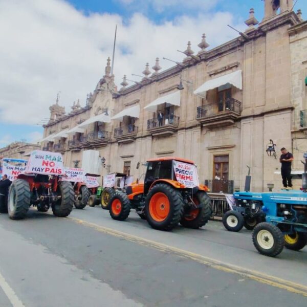 Productores de maíz de Jalisco, Guanajuato y Michoacán iniciarán este lunes 27 de octubre bloqueos y protestas en carreteras y casetas del país, para exigir al gobierno federal un precio de garantía. FOTO: Charbell Lucio.