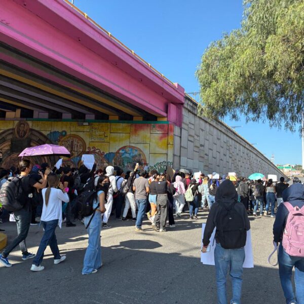 Paro sin precedentes sacude a la Autónoma de San Luis Potosí tras una violación dentro de la Fac. de Derecho; estudiantes tomaron las calles para exigir justicia y la renuncia del rector. FOTO: Astrolabio.