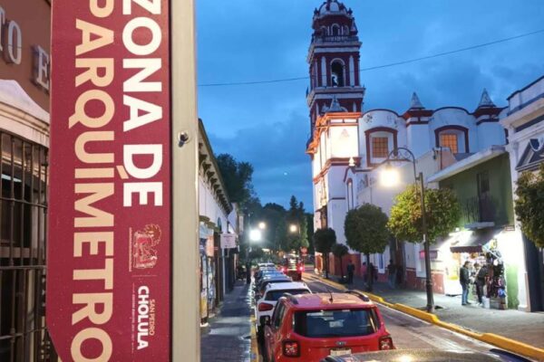 San Pedro Cholula analiza la ampliación de parquímetros tras solicitudes verbales de restauranteros que buscan mejorar la movilidad y el orden vial. FOTO: Alcance Diario.