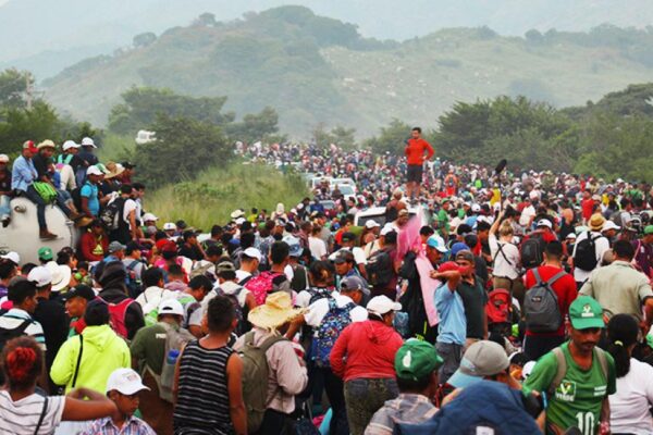 Cerca de 1,200 migrantes salieron del sur rumbo a la capital