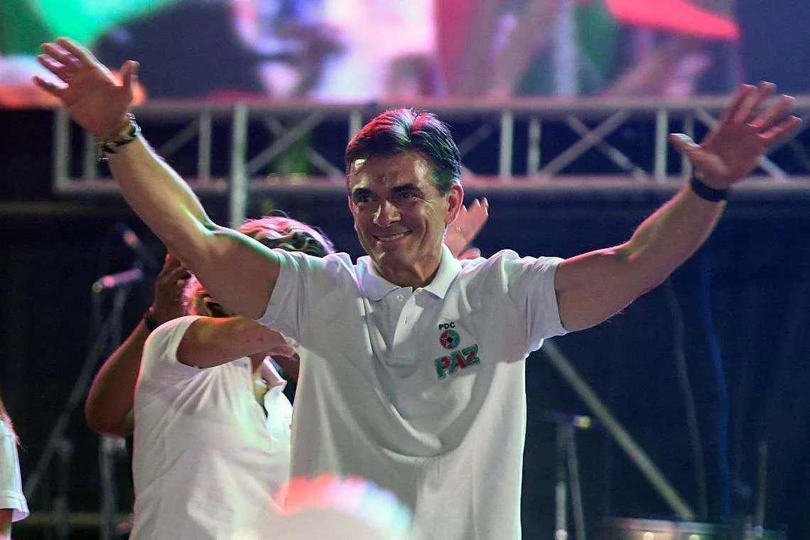 A falta de confirmación oficial, el nuevo presidente de Bolivia sería el senador Rodrigo Paz. Foto: Yahoo Noticias.