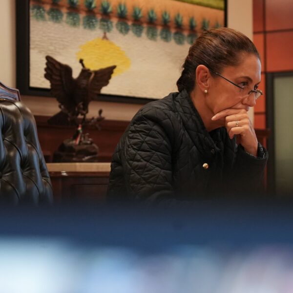 La presidenta Claudia Sheinbaum detalló en redes que el Comité de Emergencia se mantiene en trabajo continuo para ayudar a las familias damnificadas por las lluvias. Foto: X @Claudiashein.