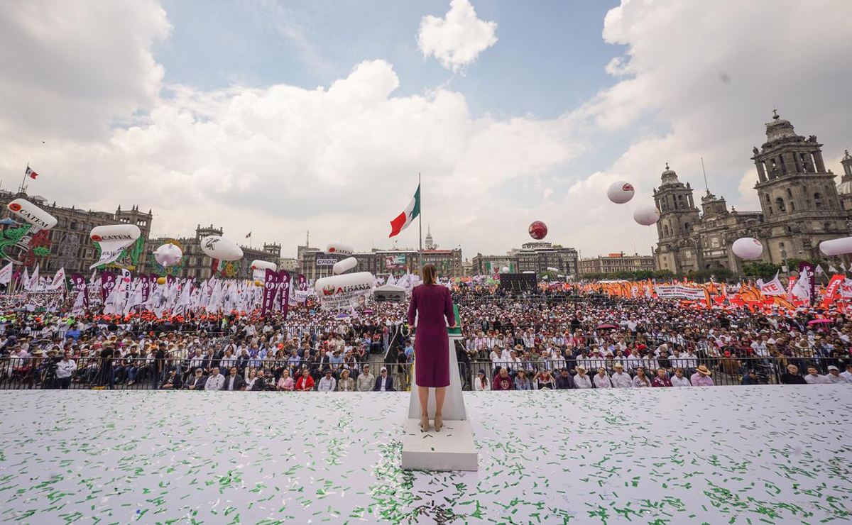 Claudia Sheinbaum celebró su primer año de gobierno con un acto masivo en el Zócalo capitalino, donde presentó los avances de su administración ante más de 400 mil asistentes. Foto: Gob MX.