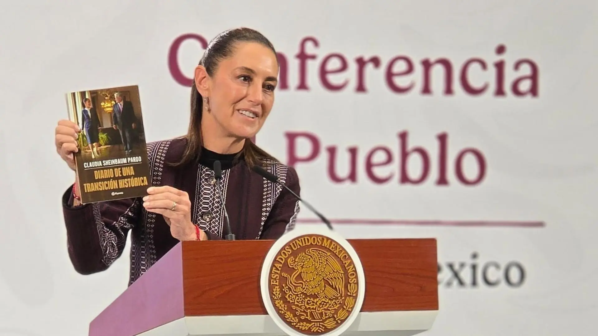Claudia Sheinbaum presentó su libro “Diario de una transición histórica”, una mirada íntima al proceso que la llevó a convertirse en la primera presidenta de México.