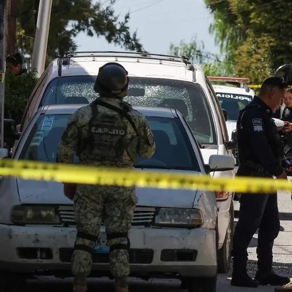 Una persecución con intercambio de disparos entre policías y presuntos ladrones de vehículos terminó en San Francisco Totimehuacan, luego del robo de una Jeep Rubicon 2025 en San Pedro Cholula. Foto: El Sol de Puebla.