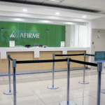 Robo exprés en la avenida Juárez: delincuentes huyen con 170 mil pesos tras asaltar a cliente de banco Afirme.