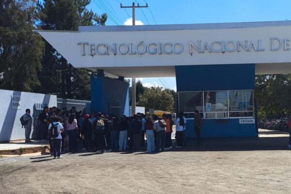 Tras un mes de paro, los estudiantes del Tec de Texmelucan tendrán un mesa de diálogo que podría definir el futuro de la directora general y de sus necesidades académicas,