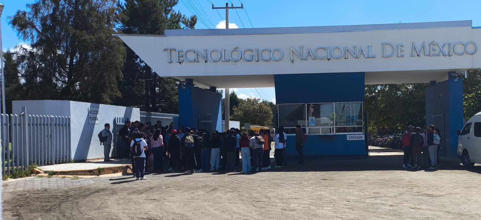Tras un mes de paro, los estudiantes del Tec de Texmelucan tendrán un mesa de diálogo que podría definir el futuro de la directora general y de sus necesidades académicas,