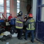 Un accidente en la presa de Valsequillo dejó un trabajador muerto y tres más heridos por intoxicación con gas tóxico, en un hecho que ha encendido alertas sobre las condiciones de seguridad en obras hidráulicas de Puebla. FOTO: X @PCGobPue