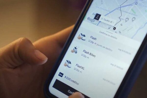 La SICT aclaró que Uber no tiene permiso para operar en aeropuertos.