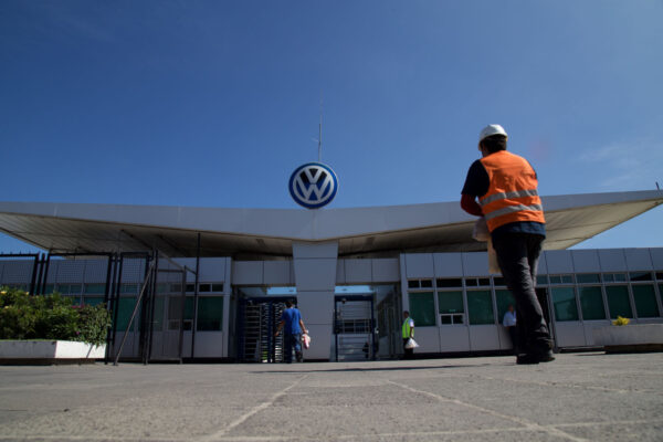 Volkswagen Puebla parará producción en 3 turnos y hasta 1,093 trabajadores podrían ser recortados por la reestructuración internacional de la empresa. Foto: Daniel Beronda.