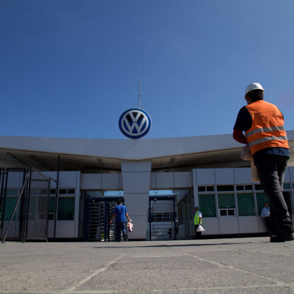 Volkswagen Puebla parará producción en 3 turnos y hasta 1,093 trabajadores podrían ser recortados por la reestructuración internacional de la empresa. Foto: Daniel Beronda.