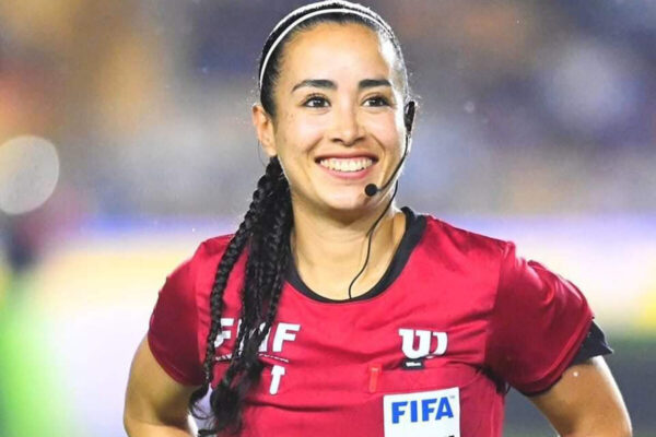 La mexicana Katia Itzel García vuelve a brillar en la élite del arbitraje; está nominada entre las 20 mejores árbitras del mundo. FOTO: MARCA.