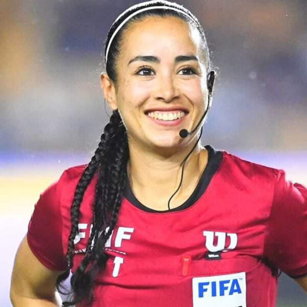 La mexicana Katia Itzel García vuelve a brillar en la élite del arbitraje; está nominada entre las 20 mejores árbitras del mundo. FOTO: MARCA.