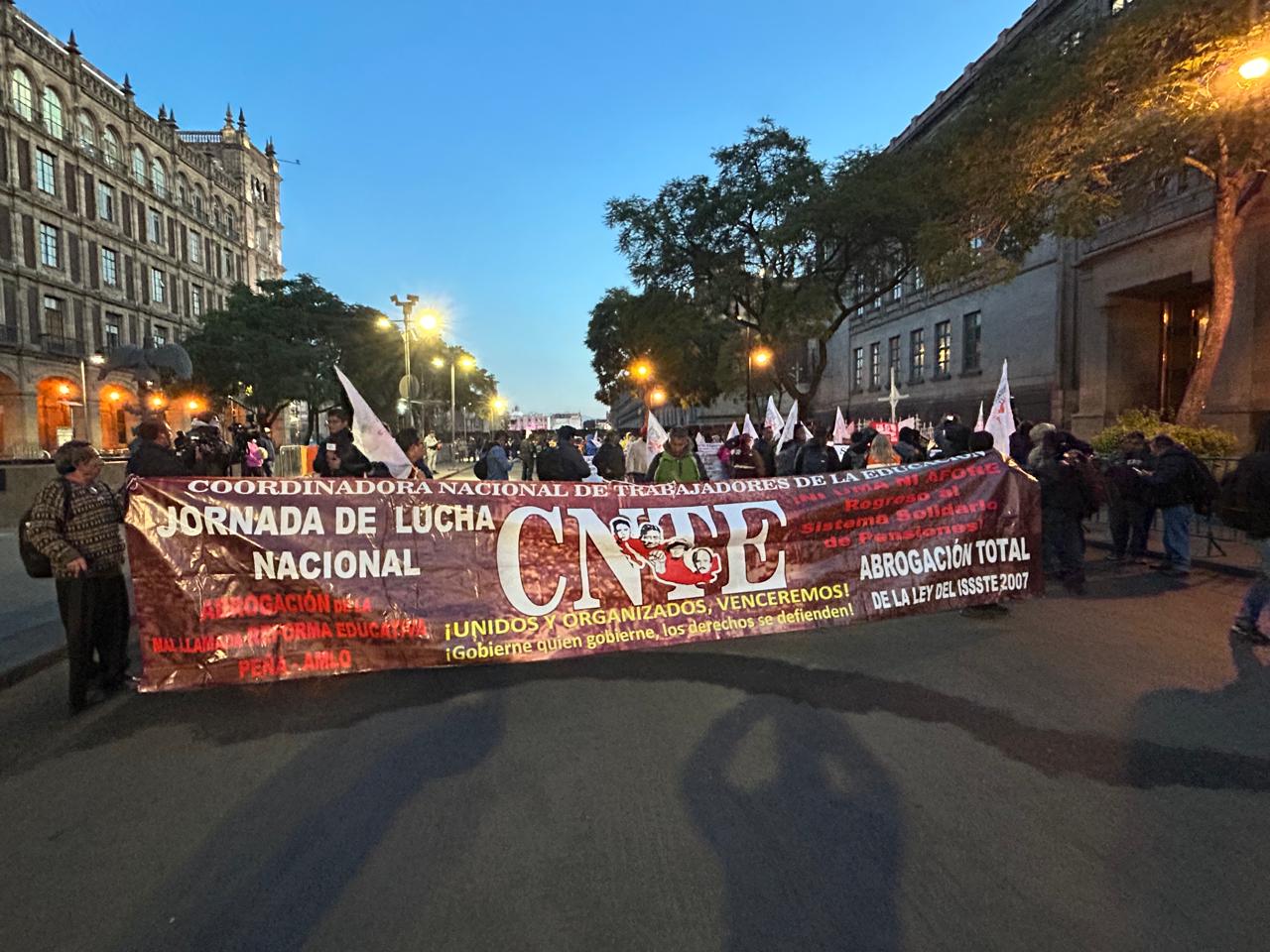 CNTE mantiene sus movilizaciones en la CDMX y acusa a Segob de intentar “criminalizar la protesta social”. FOTO: MVS Noticias.