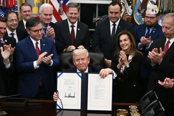 Tras 42 días de parálisis, Trump firmó el acuerdo de financiación que pone fin al cierre más prolongado en la historia de Estados Unidos. FOTO: The Political Room.