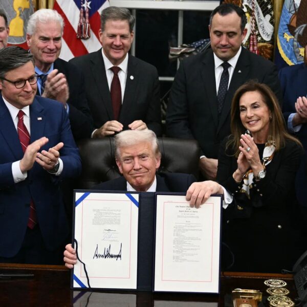 Tras 42 días de parálisis, Trump firmó el acuerdo de financiación que pone fin al cierre más prolongado en la historia de Estados Unidos. FOTO: The Political Room.