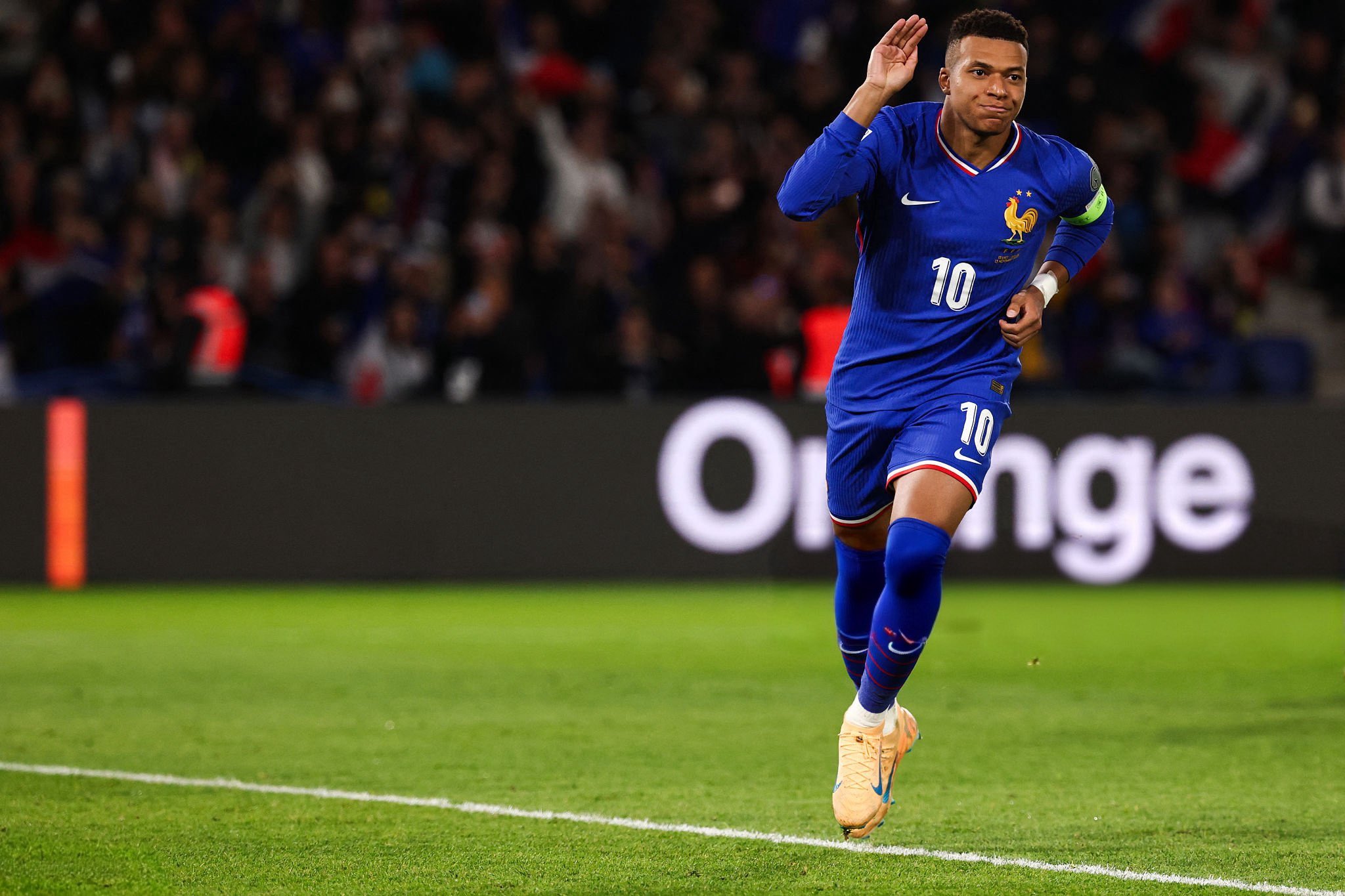 Francia sella su boleto al Mundial 2026 con una noche histórica de Mbappé